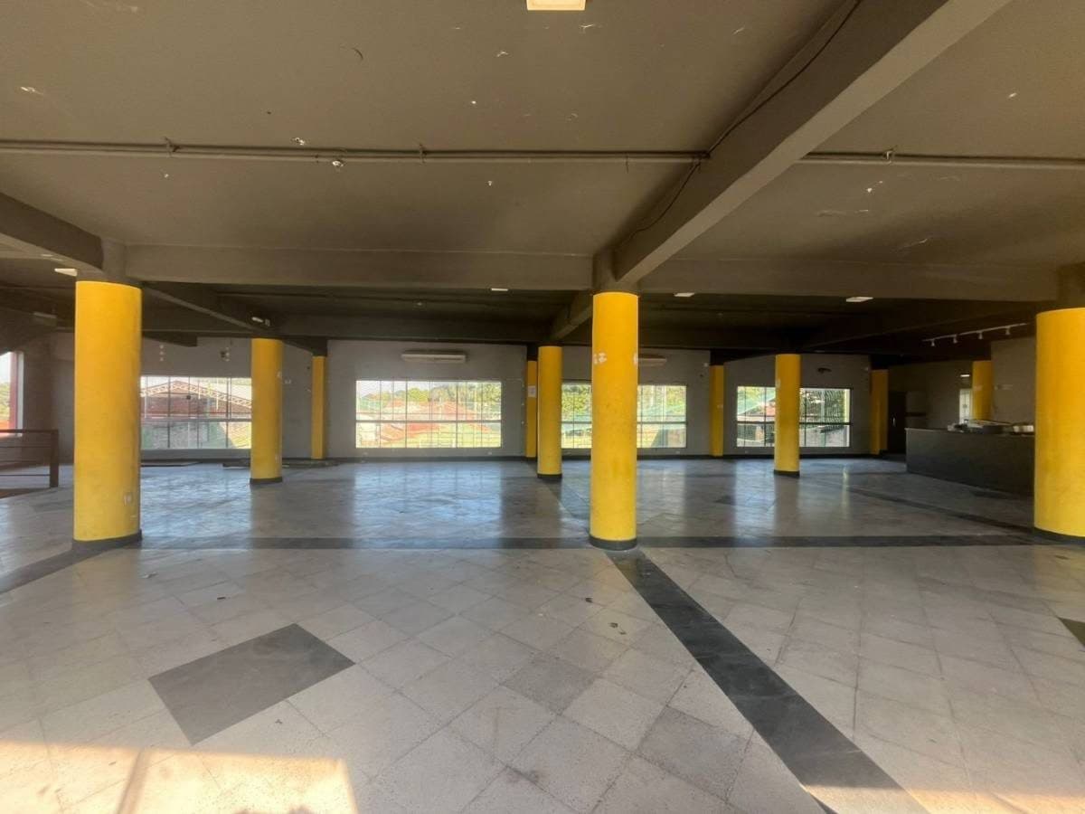 Local comercial en Av. Enrique Von Poleski c/ 24 de junio - foto 9