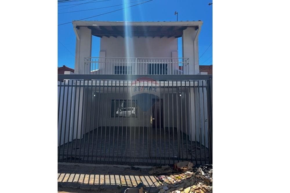Casa en General Elizardo Aquino & Luís Alberto de Herrera - foto 4