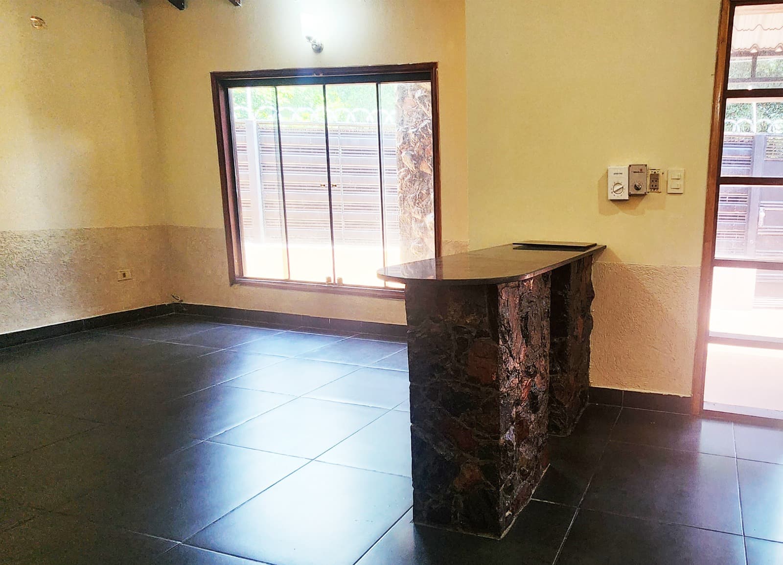 Casa en Libertad esquina Taruma