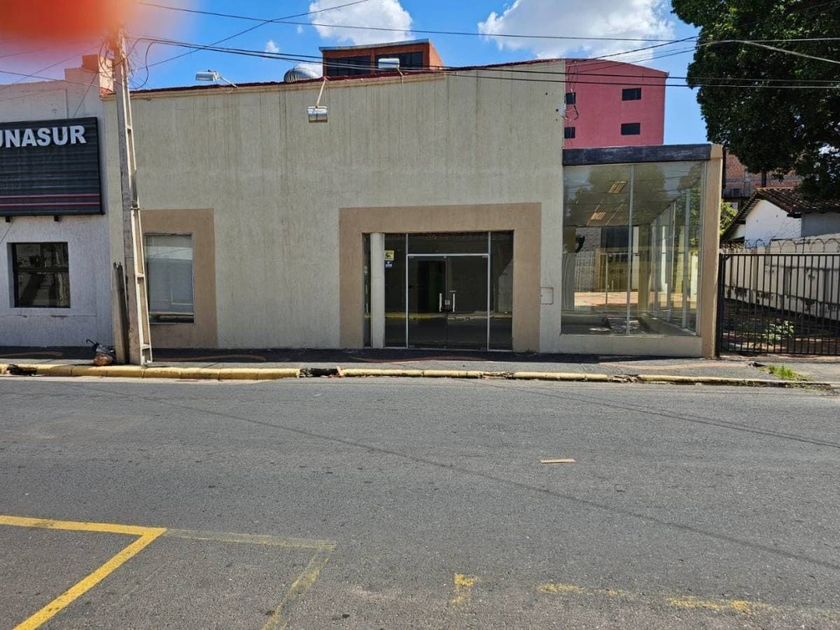 Local comercial en Calle 25 de Mayo entre Peru y Pai Perez - foto 2