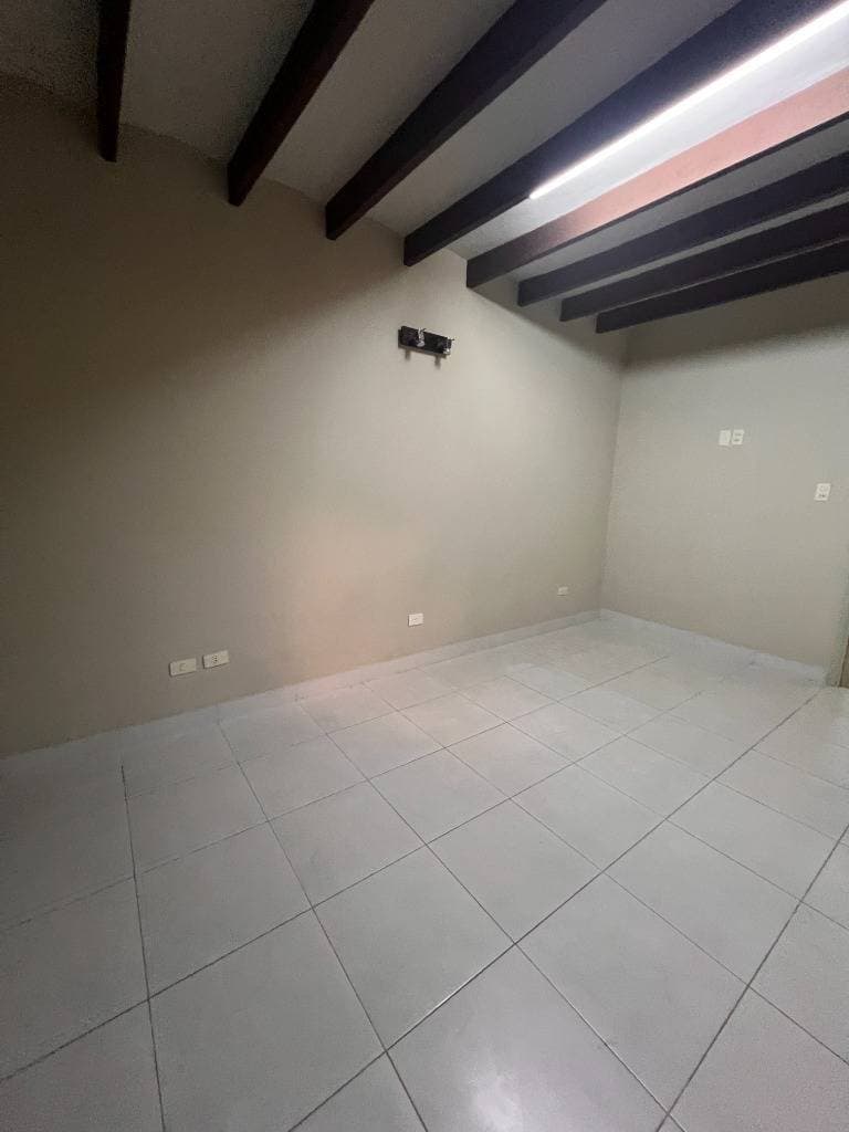 Casa en Av. Mariscal López & Mujer en la Conquista - foto 4