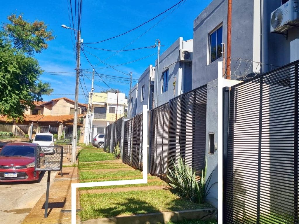 Dúplex en Lapacho Amarillo & Teniente Zenteno
