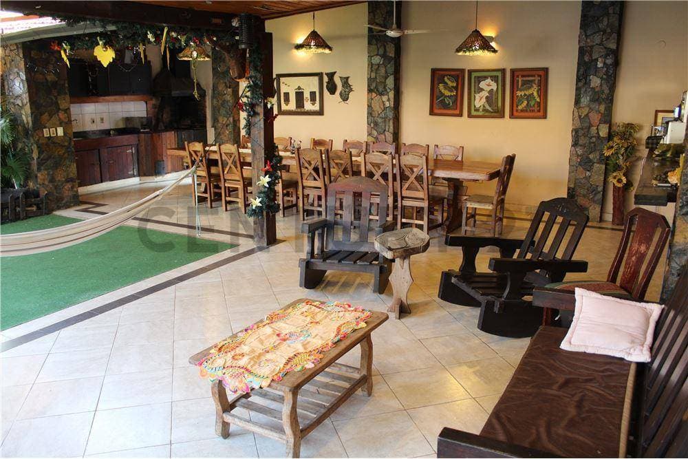 Casa en Marcos Riera & Tte. Rivarola