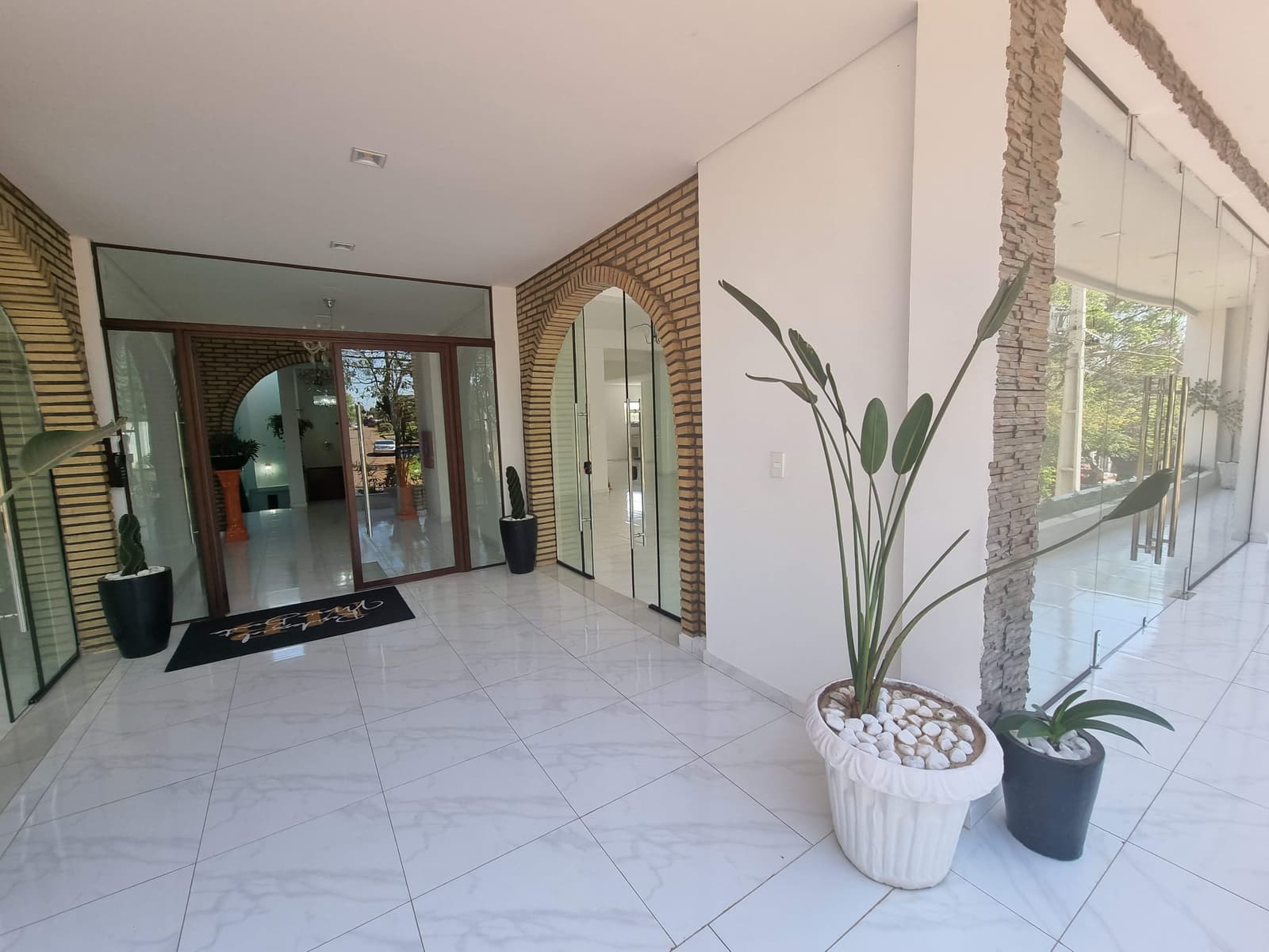 Local comercial en Area 8 - foto 4
