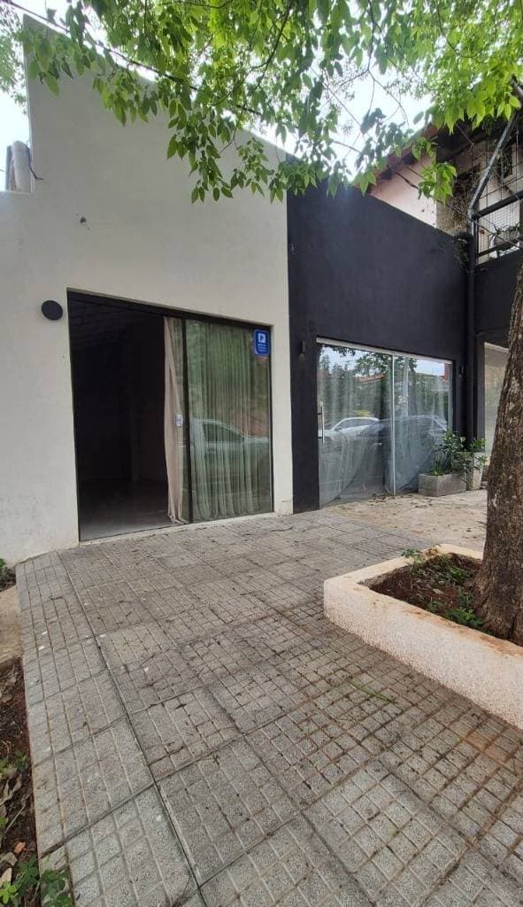 Local comercial en Trifon Benitez Vera & Moisés Bertoni