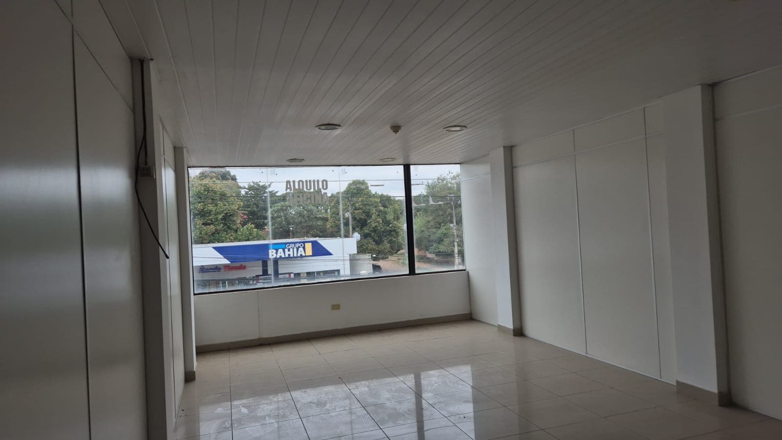 Local comercial en Avenida Cacique Lambare - foto 8