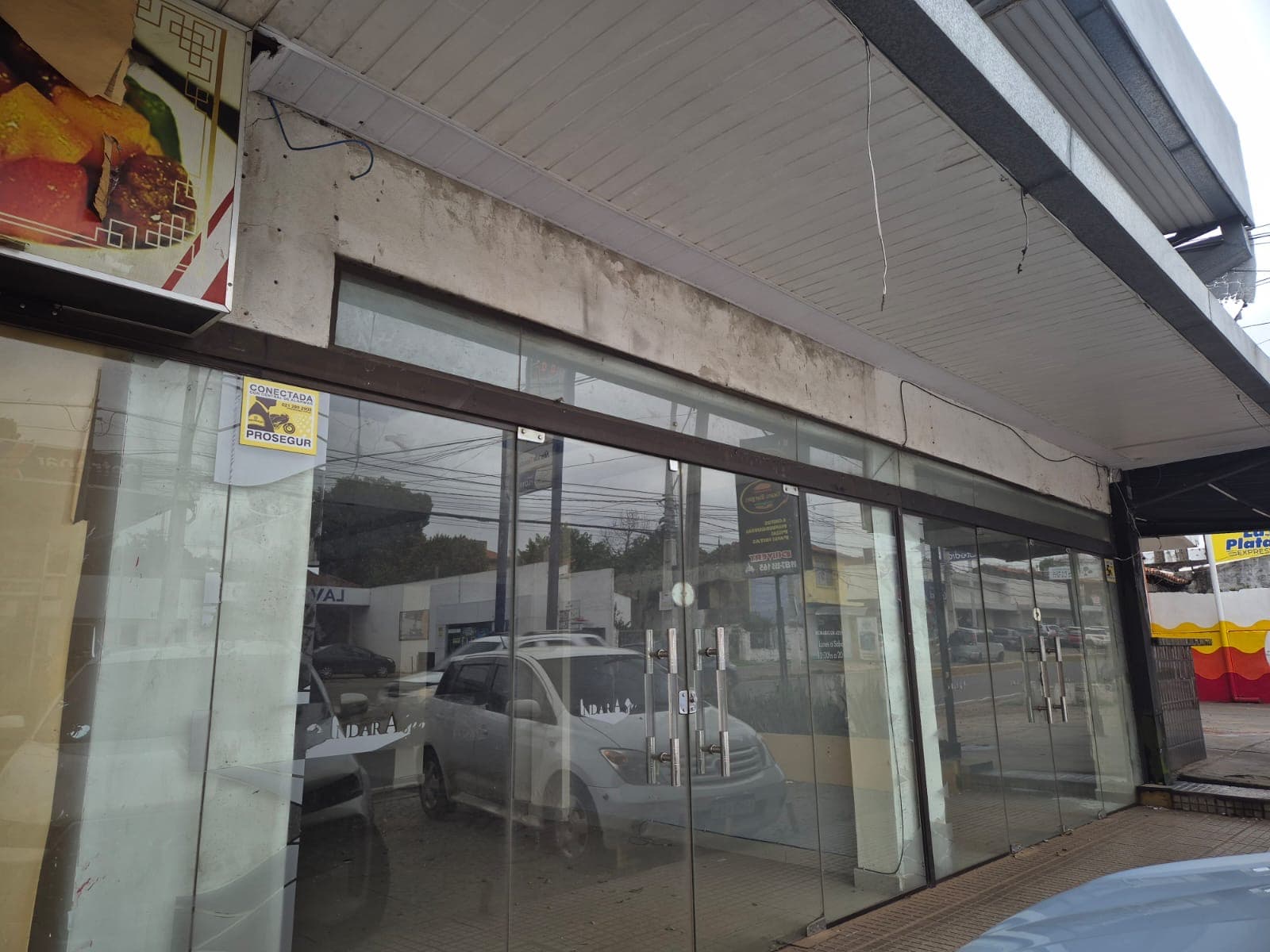 Local comercial en Avenida Cacique Lambare - foto 2