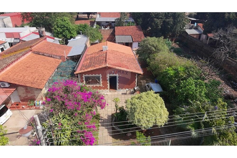 Casa en Lote Guazú