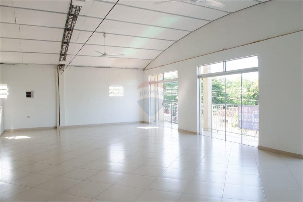 Local comercial en Sobre la calle Teniente Molinas - foto 6
