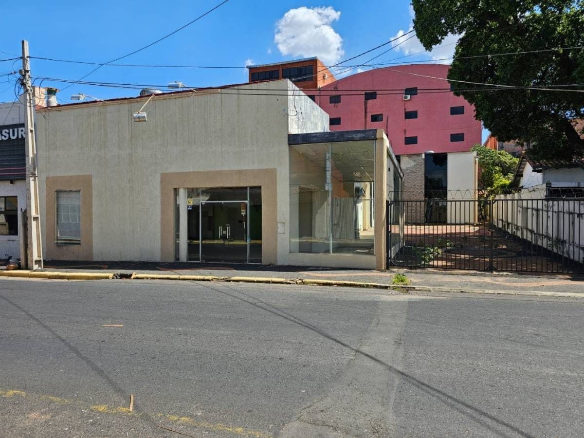 Local comercial en Calle 25 de Mayo entre Peru y Pai Perez - foto 3