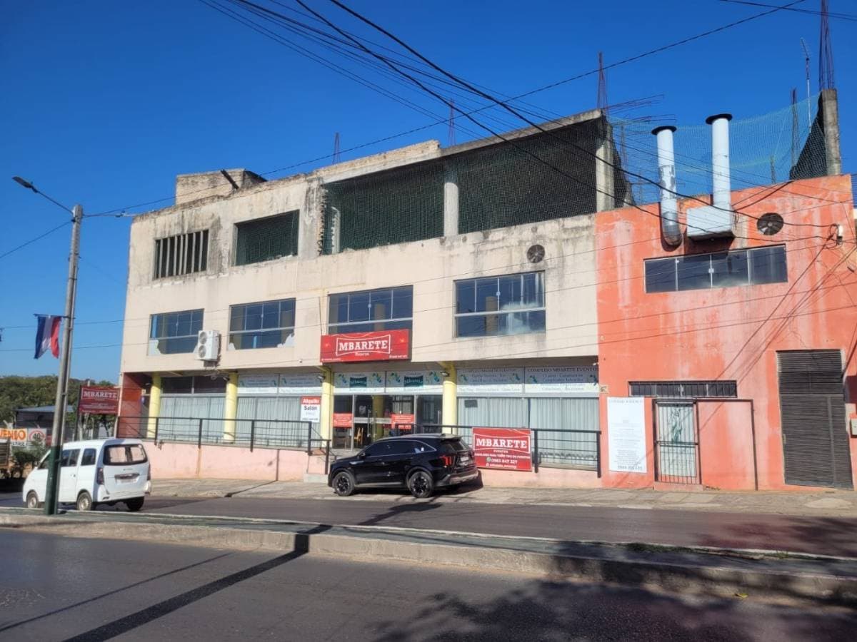 Local comercial en Av. Enrique Von Poleski c/ 24 de junio - foto 2