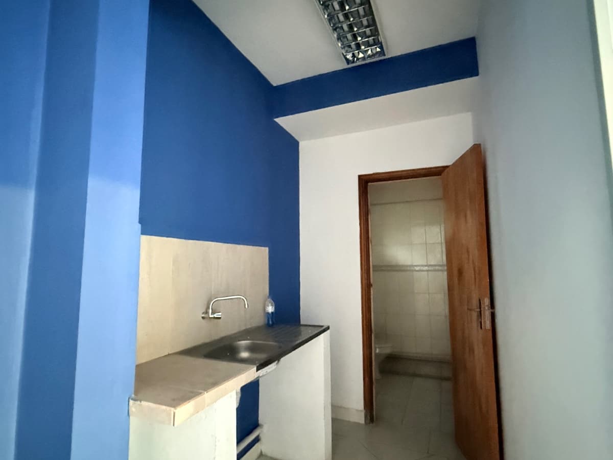 Local comercial en Teniente Américo Pico - foto 4