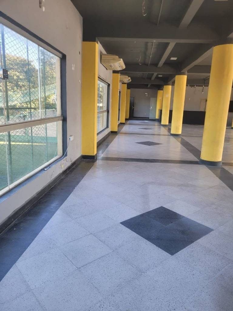 Local comercial en Av. Enrique Von Poleski c/ 24 de junio - foto 4