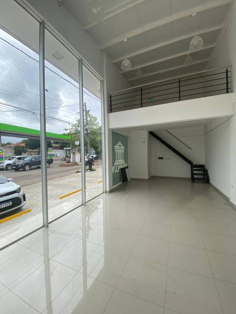 Local comercial en Avenida Pratt Gill & Avenida Moisés Bertoni - foto 2