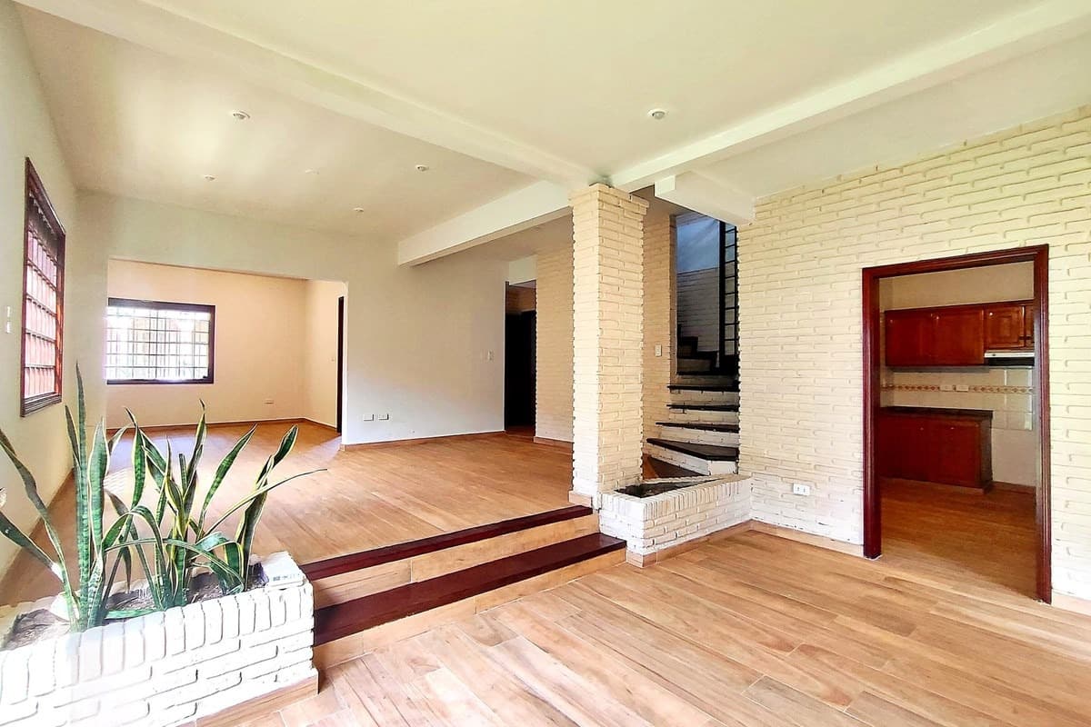 Casa en Mburucuyá, Asunción - foto 8